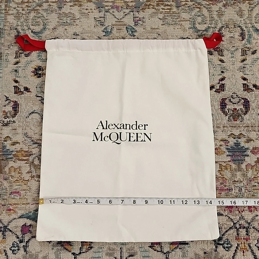 Alexander McQueen Show Bag. - Picture 10 of 11